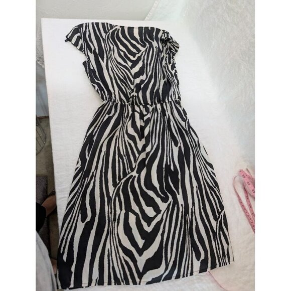 H&M Women Sz 2 Zebra Print short Satin Dress Black White Full Zip cap sleeve D7 - Picture 8 of 8